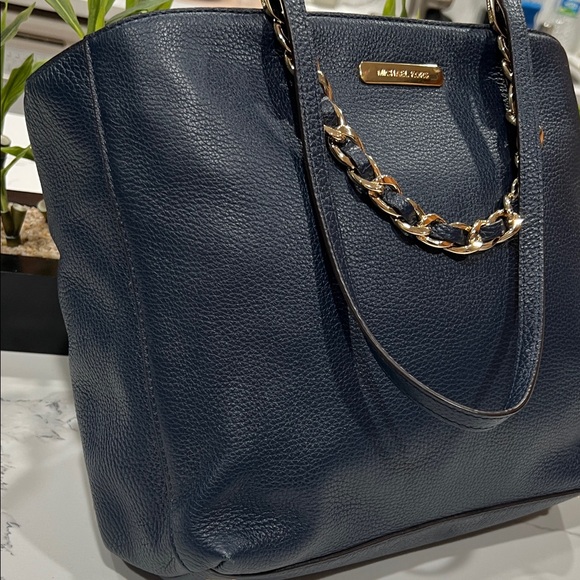 Michael Kors Dark Blue Tote with Gold Chain - Picture 3 of 16